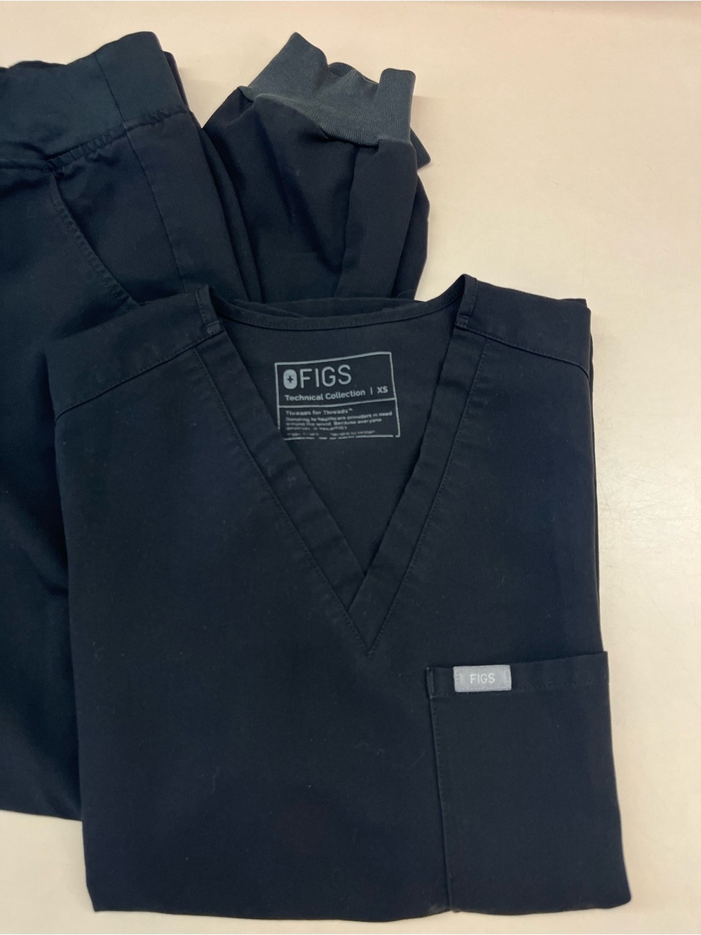FIGS Scrub Set XS/S Black - Picture 2 of 4